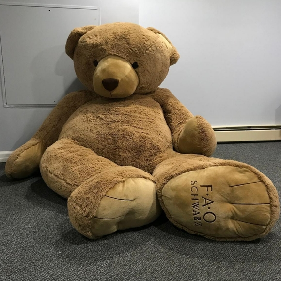 fao schwarz giant bear